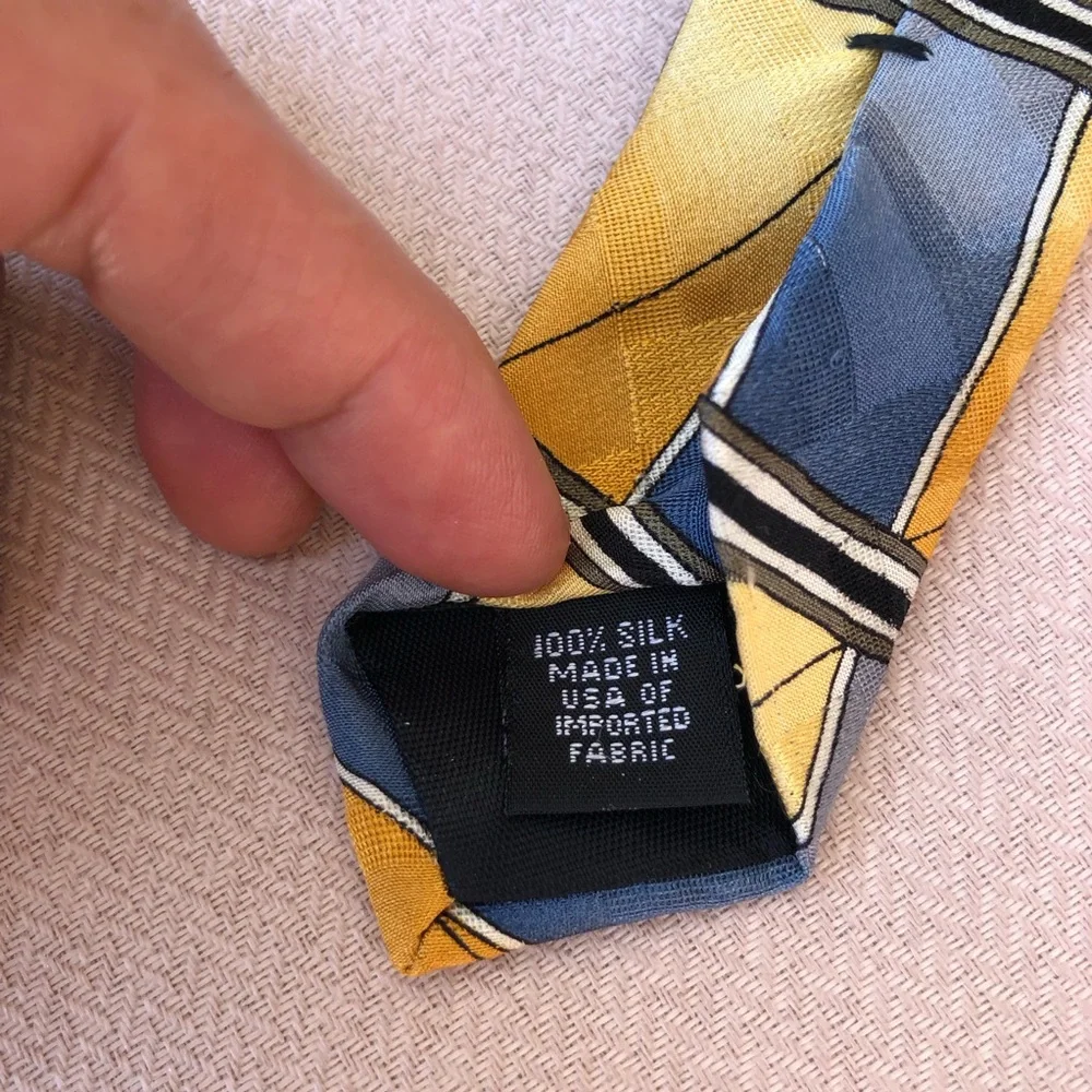 Bergeré Vintage Made In USA 💯 %‎ Silk Yellow Blue Geometry Pattern Tie